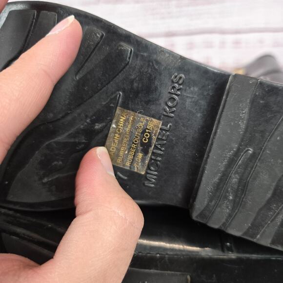 Michael KORS Rain Boots Iconic Logo Charm Sz 7 Pull on Rubber Waterproof Outdoor - Picture 7 of 9